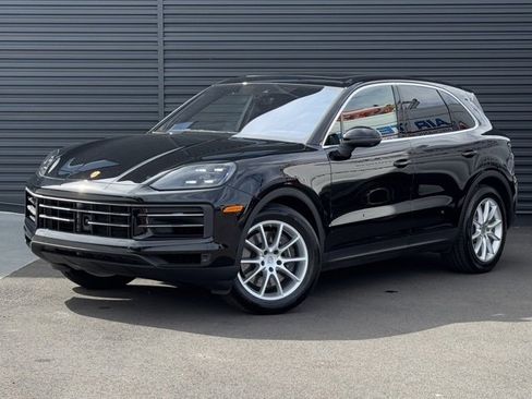 Certified 2024 Porsche Cayenne image 1
