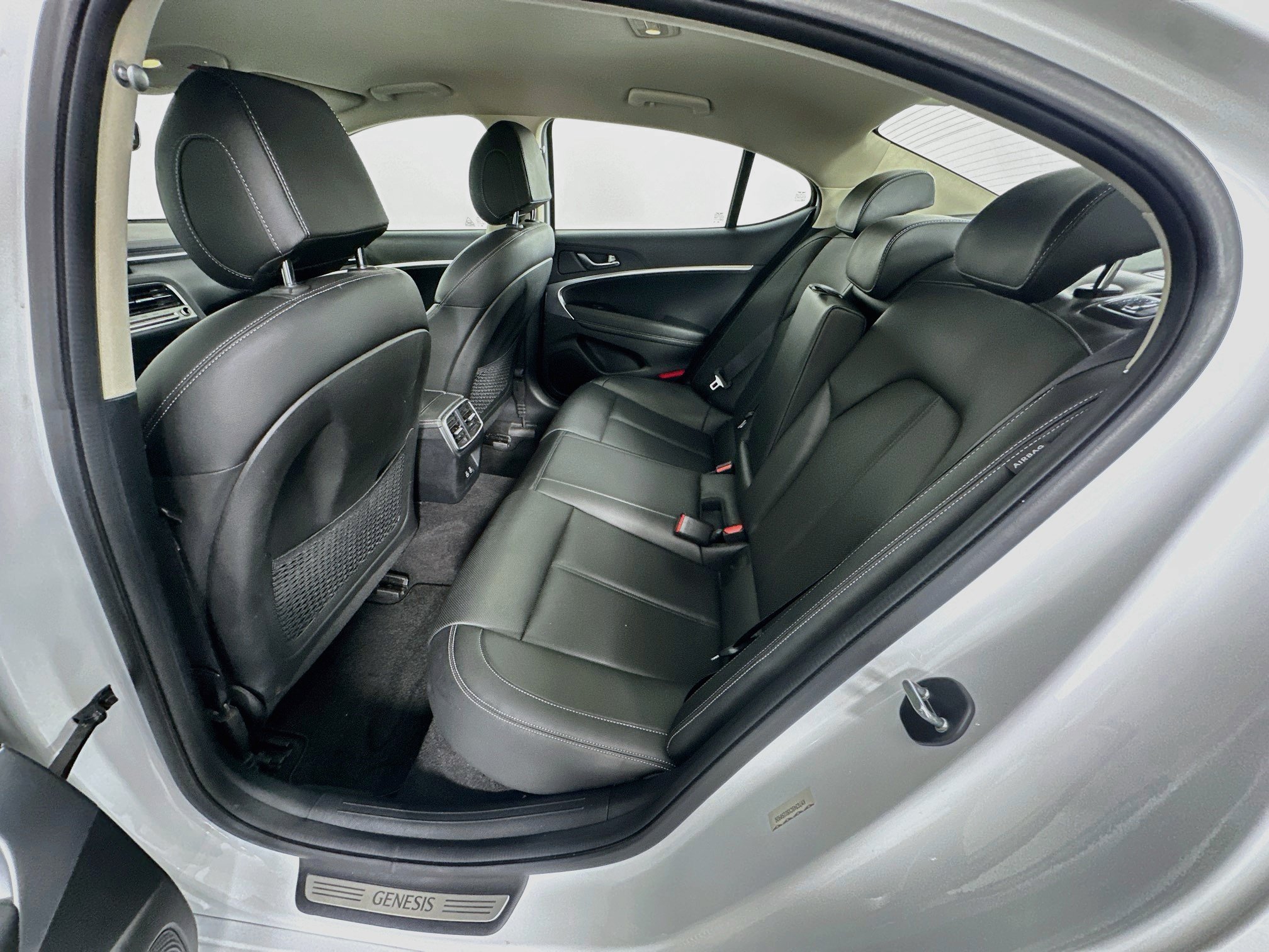 Used 2025 Genesis G70 2.5T RWD image 29