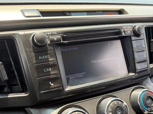 Used 2015 Toyota RAV4 LE FWD image 11