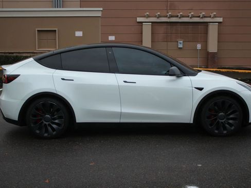 Used 2020 Tesla Model Y Performance image 7