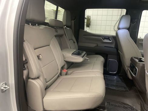 Used 2022 Chevrolet Silverado 1500 LTZ w/ LTZ Premium Package AWD/4WD image 21