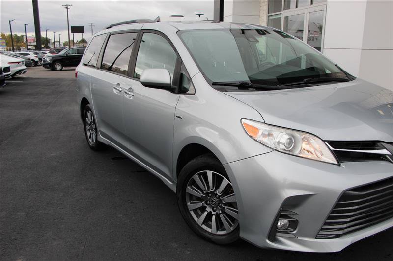 Used 2020 Toyota Sienna XLE w/ XLE Navigation Package AWD/4WD image 8