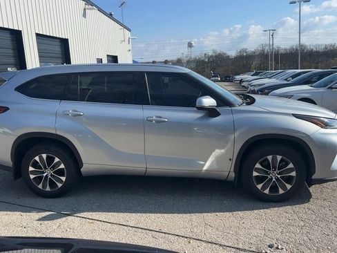 Used 2021 Toyota Highlander XLE image 4