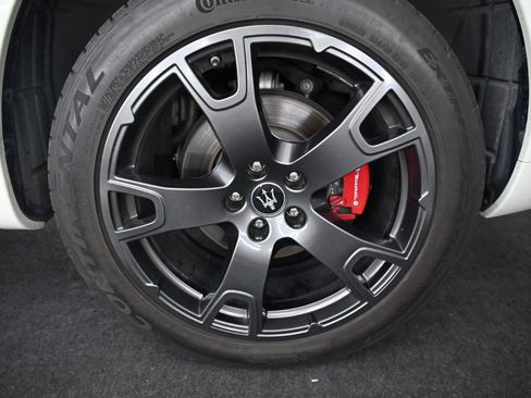 Used 2021 Maserati Levante image 48