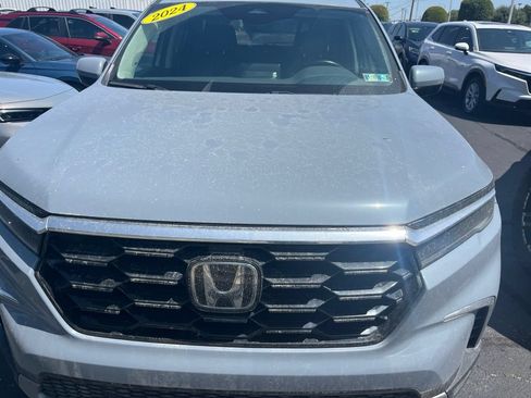 Used 2024 Honda Pilot Touring image 2