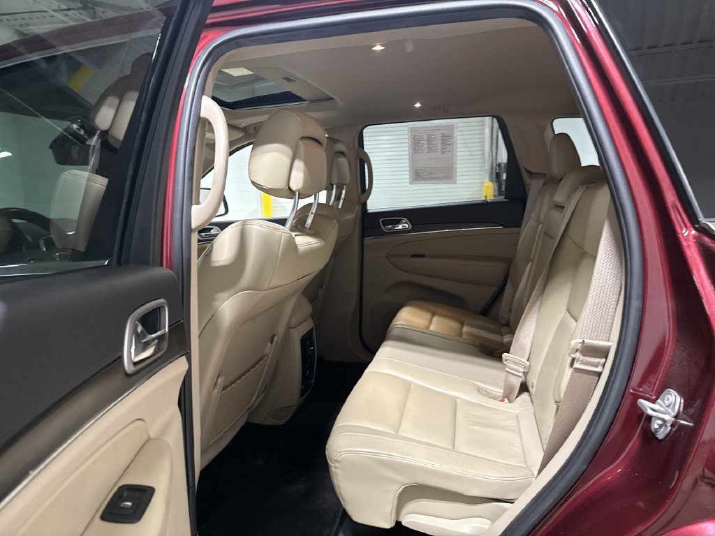 Used 2018 Jeep Grand Cherokee Limited AWD/4WD image 24