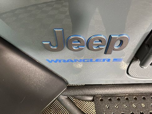 Used 2024 Jeep Wrangler Unlimited Rubicon 4xe w/ Capability Package AWD/4WD image 11