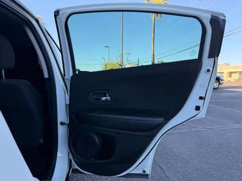 Used 2016 Honda HR-V LX image 32