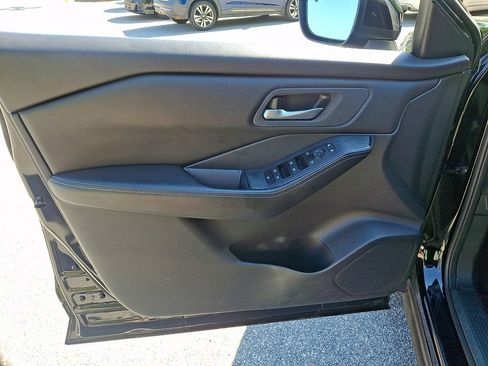 Used 2024 Nissan Rogue SV AWD/4WD image 12