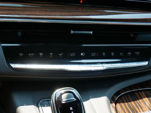 Certified 2023 Cadillac Escalade ESV Premium Luxury w/ Performance Package AWD/4WD image 21
