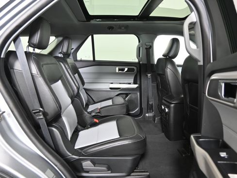 Used 2022 Ford Explorer XLT w/ Equipment Group 202A image 16