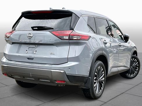 Certified 2025 Nissan Rogue SL w/ Tech Package FWD image 13