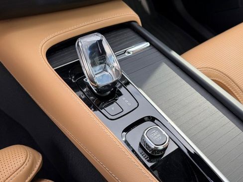 Certified 2024 Volvo XC90 B6 Ultimate w/ Protection Package Premier image 26