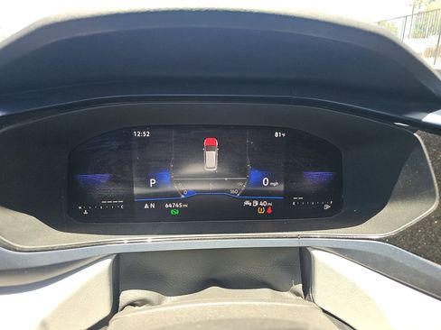 Used 2022 Volkswagen Taos SE FWD image 13