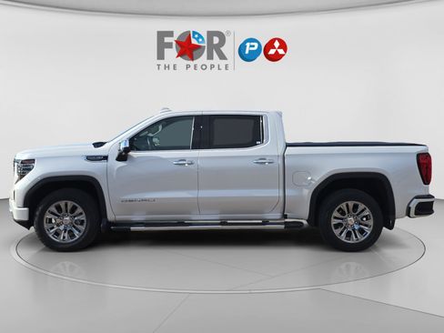 Used 2022 GMC Sierra 1500 Denali w/ Technology Package AWD/4WD image 2