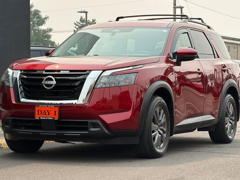 Used 2024 Nissan Pathfinder SV AWD/4WD image 10