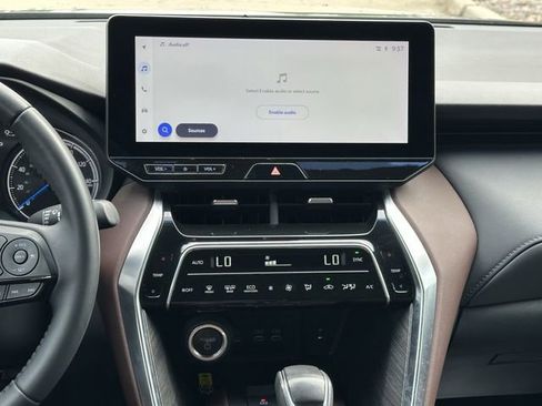Used 2024 Toyota Venza XLE AWD/4WD image 16