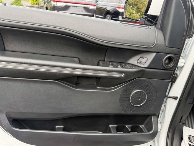 Used 2020 Ford Expedition XLT w/ Equipment Group 202A AWD/4WD image 21