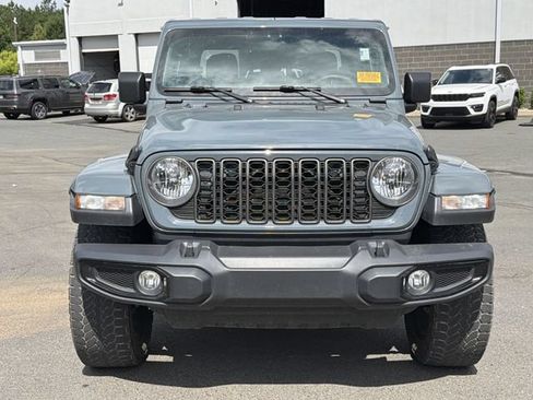 Used 2024 Jeep Gladiator Sport AWD/4WD image 8