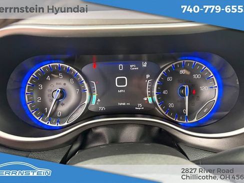 Used 2024 Chrysler Pacifica Touring-L FWD image 22