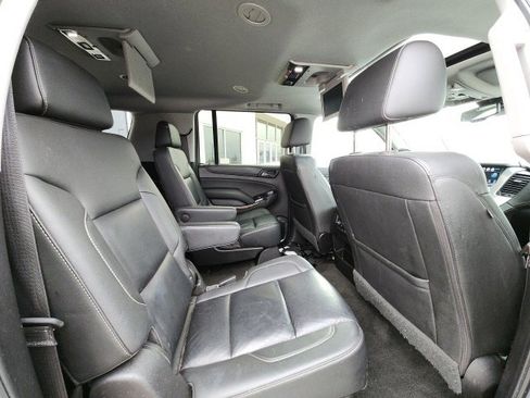 Used 2018 Chevrolet Suburban LT image 7