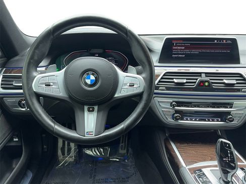 Used 2022 BMW 740i w/ Luxury Rear Seating Package image 17