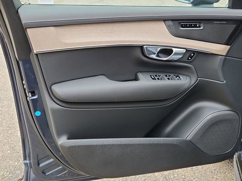 New 2025 Volvo XC90 B5 Plus w/ Protection Package Premier image 7