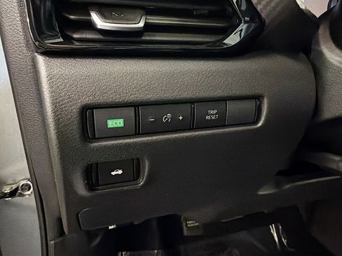 Used 2024 Nissan Sentra SV FWD image 17