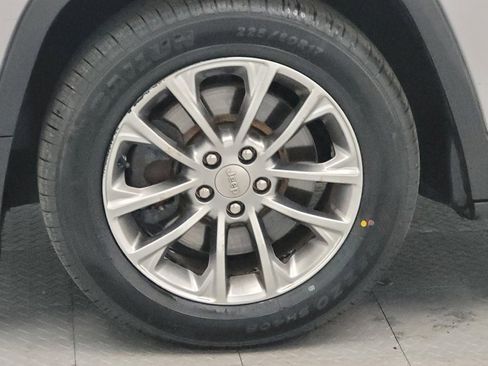 Used 2019 Jeep Cherokee Latitude Plus image 31