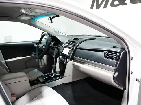 Used 2013 Toyota Camry LE image 24