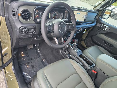 New 2025 Jeep Gladiator Mojave w/ Convenience Group image 20