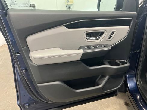 Used 2025 Honda Pilot EX-L image 10