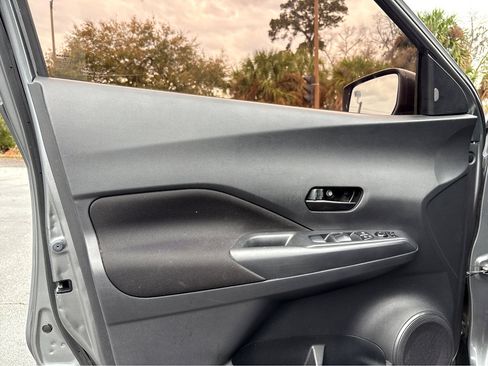 Used 2021 Nissan Kicks S image 17