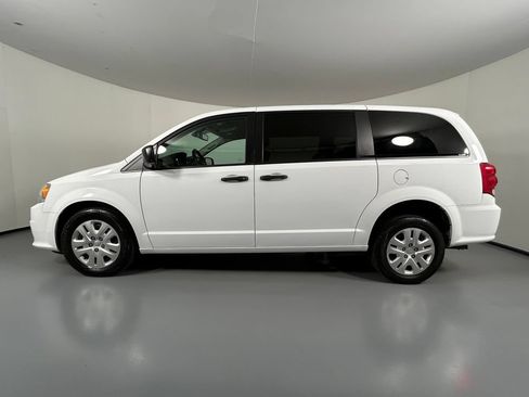 Used 2019 Dodge Grand Caravan SE FWD image 5
