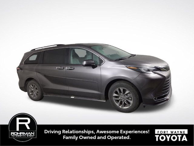 Used 2024 Toyota Sienna XLE w/ XLE Plus Package AWD/4WD image 5