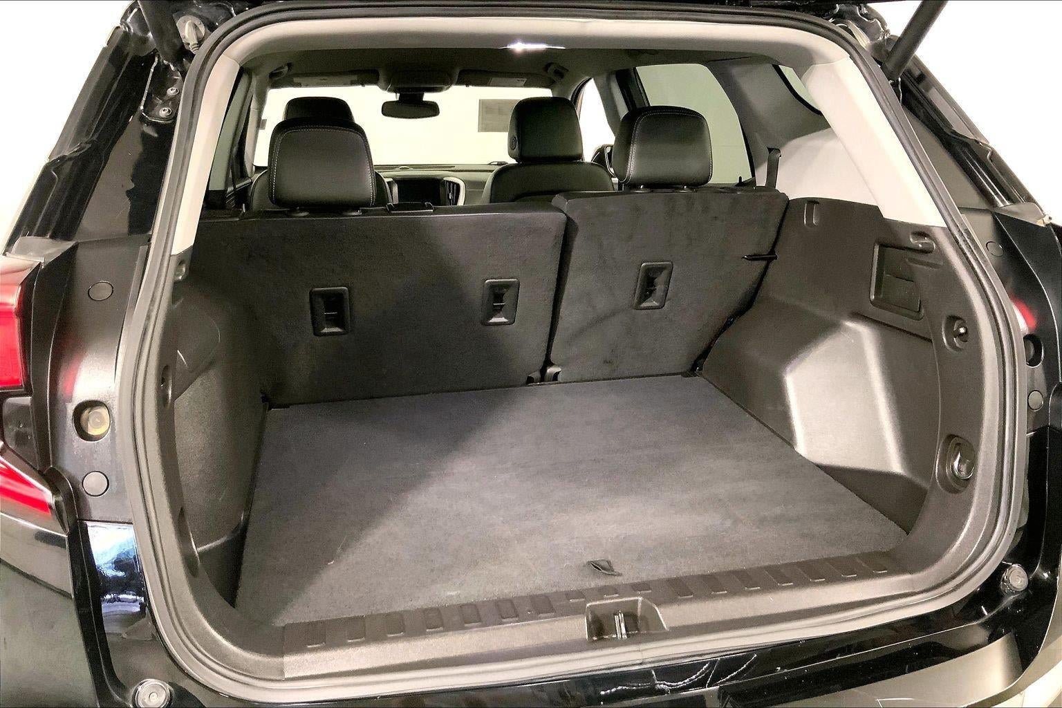 Used 2024 GMC Terrain SLT AWD/4WD image 4