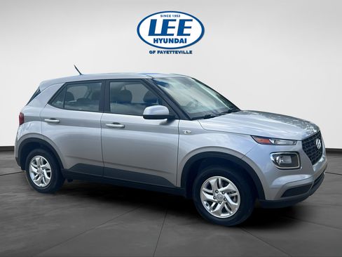 Certified 2026 Hyundai Venue SE FWD image 1