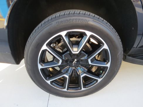 Used 2025 Chevrolet Tahoe RST w/ Comfort Package AWD/4WD image 10