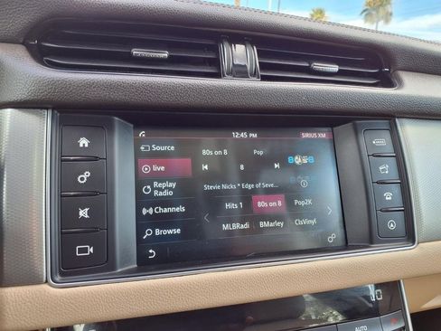 Used 2018 Jaguar XF Premium image 8