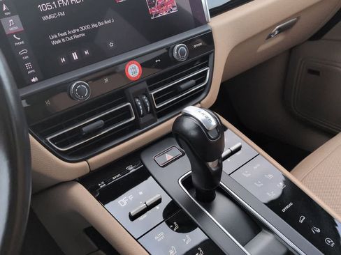 Used 2023 Porsche Macan Turbo image 29