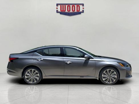 Used 2025 Nissan Altima 2.5 SL AWD/4WD image 2