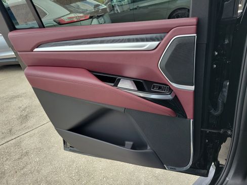 Used 2025 Cadillac Escalade ESV Premium Luxury w/ Touring Package image 16