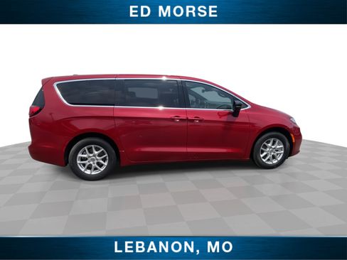 Used 2025 Chrysler Pacifica Select FWD image 9