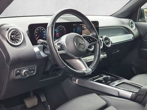 Used 2025 Mercedes-Benz GLB 250 4MATIC image 10