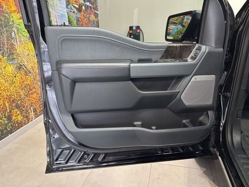 Used 2023 Ford F150 Lariat w/ Trailer Tow Package image 25