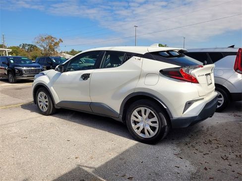 Used 2020 Toyota C-HR LE image 3