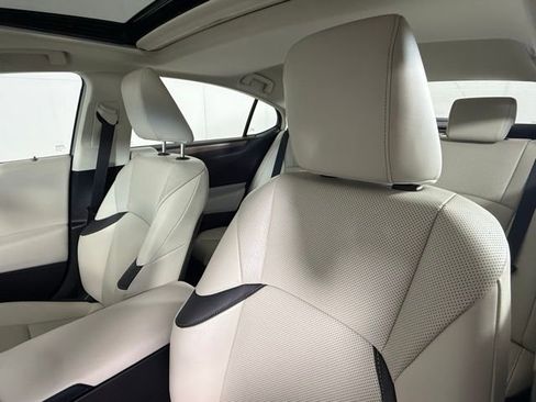 Used 2025 Lexus ES 300h w/ Premium Package image 14