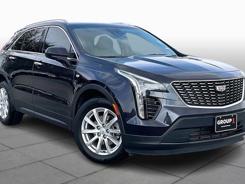 Used 2023 Cadillac XT4 Luxury w/ Cold Weather Package image 3