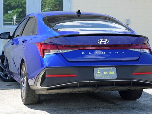 Used 2025 Hyundai Elantra SEL FWD image 5