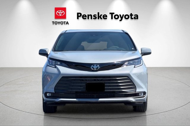New 2026 Toyota Sienna XLE Woodland Edition AWD/4WD image 9